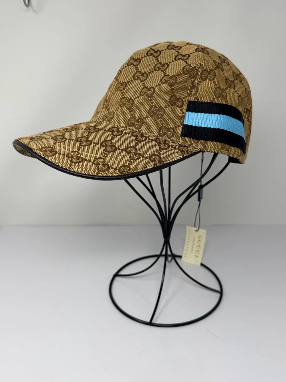 Gucci signature gg